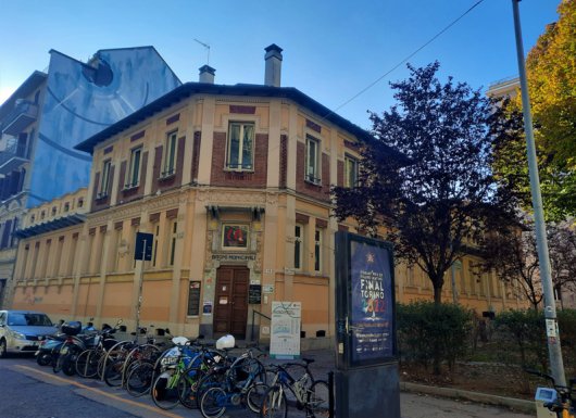 Fig. 1. Casa del quartiere di San Salvario, vista dall'esterno (foto di Valeria Vitulano).